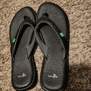 Sanuk Black Flip Flop Sandals with Striped Thong